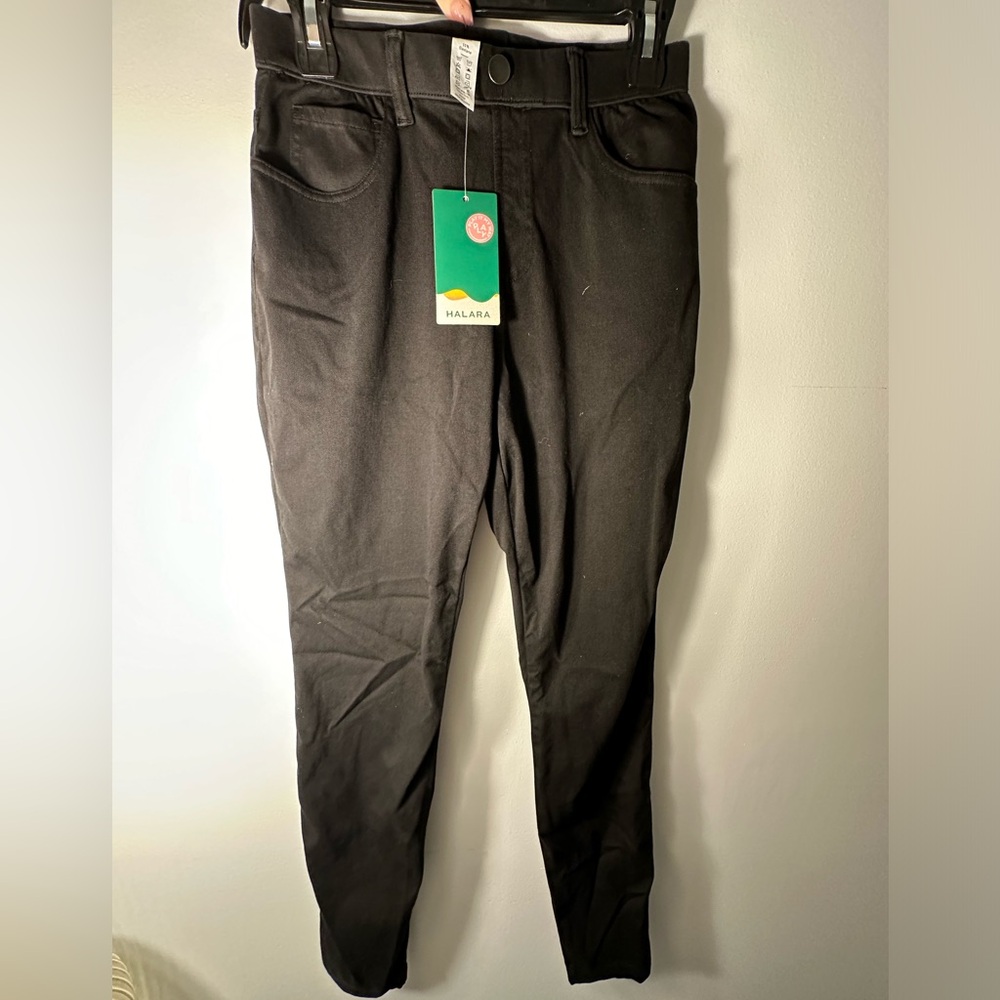 BRAND NEW WITH TAGS! Halara cross waist denim legging jeans. Size small-4